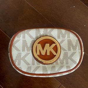 Michael Kors pouch